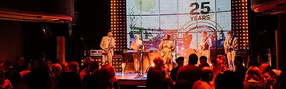 PLATH Group's pre-Christmas anniversary party at the Mojo Club, Hamburg. Over 400 guests celebrated together, danced and enjoyed the festive atmosphere.